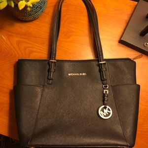 Michael Kors Jet Set Tote Medium
